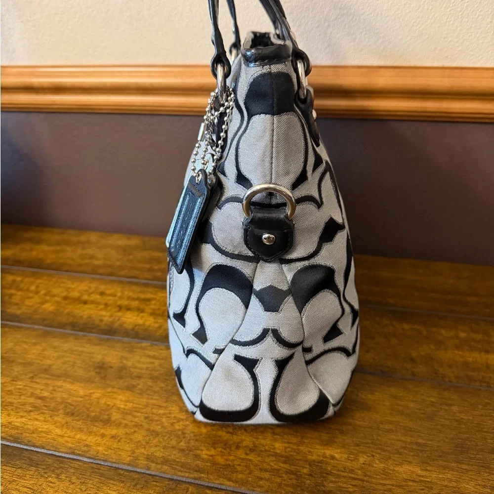 Coach Daisy Outline Signature Metallic Mia Shoulder Bag - Picture 5 of 10